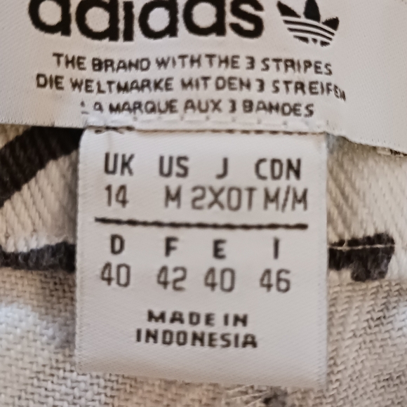 ADIDAS ORIGINAL FIORUCCI Shorts.  Womens.  Size Medium. - Picture 14 of 14